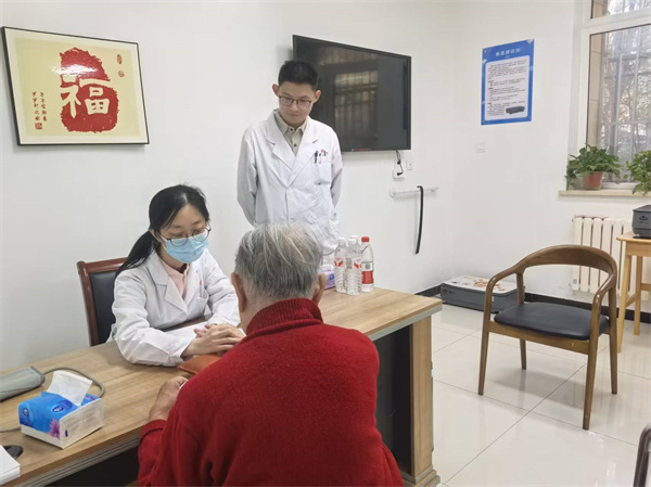 東方焦點 | 內通外調護健康，聯合義診惠老兵——北京中醫藥大學東方醫院開展健康咨詢服務